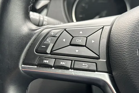 DV70VDL Nissan Qashqai 1.3 DiG-T 160 Acenta Premium 5dr DCT Thumbnail #38