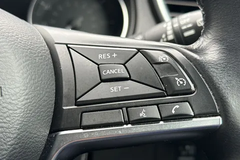 DV70VDL Nissan Qashqai 1.3 DiG-T 160 Acenta Premium 5dr DCT Thumbnail #39