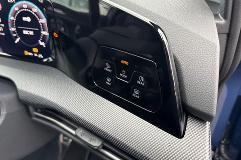  Volkswagen Golf 1.5 TSI Black Edition Euro 6 (s/s) 5dr Thumbnail #37