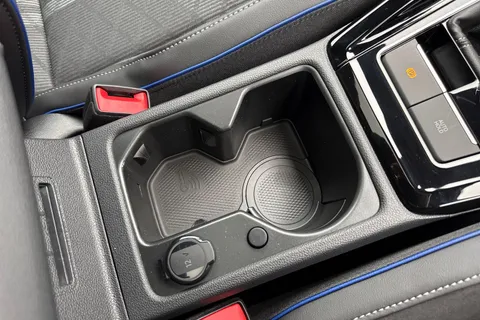  Volkswagen Golf 1.5 TSI Black Edition Euro 6 (s/s) 5dr Thumbnail #40