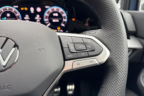  Volkswagen Golf 1.5 TSI Black Edition Euro 6 (s/s) 5dr Thumbnail #44