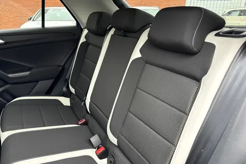 19 of 54 for Volkswagen T-Roc 1.5 TSI EVO SEL DSG Euro 6 (s/s) 5dr