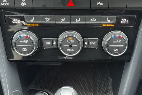 22 of 54 for Volkswagen T-Roc 1.5 TSI EVO SEL DSG Euro 6 (s/s) 5dr