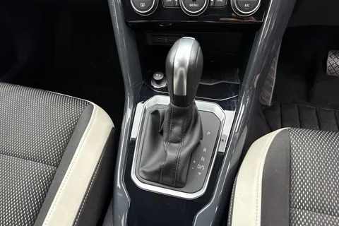 23 of 54 for Volkswagen T-Roc 1.5 TSI EVO SEL DSG Euro 6 (s/s) 5dr