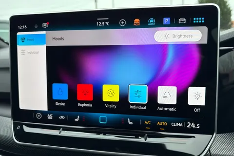  Volkswagen Golf 1.5 TSI Black Edition Euro 6 (s/s) 5dr Thumbnail #53