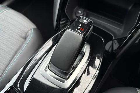 EK22LWH PEUGEOT e-208 50kWh Allure Premium Auto 5dr (7kW Charger) Thumbnail #23