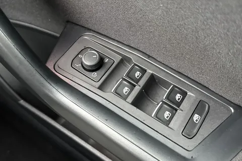 34 of 54 for Volkswagen T-Roc 1.5 TSI EVO SEL DSG Euro 6 (s/s) 5dr