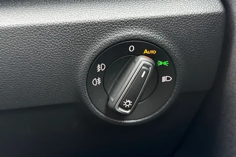 36 of 54 for Volkswagen T-Roc 1.5 TSI EVO SEL DSG Euro 6 (s/s) 5dr