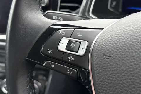 38 of 54 for Volkswagen T-Roc 1.5 TSI EVO SEL DSG Euro 6 (s/s) 5dr