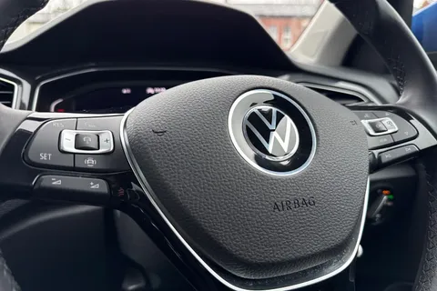 46 of 54 for Volkswagen T-Roc 1.5 TSI EVO SEL DSG Euro 6 (s/s) 5dr