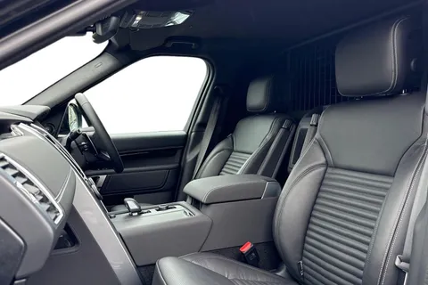 4 of 50 for Land Rover Discovery 3.0 D350 SE Commercial