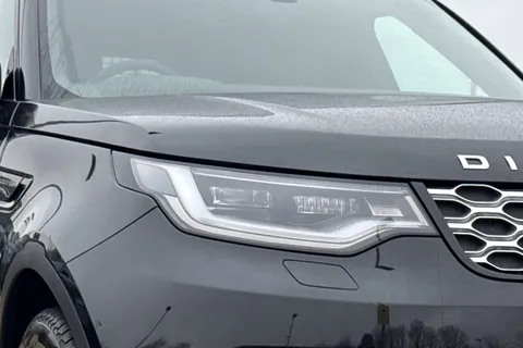 17 of 50 for Land Rover Discovery 3.0 D350 SE Commercial