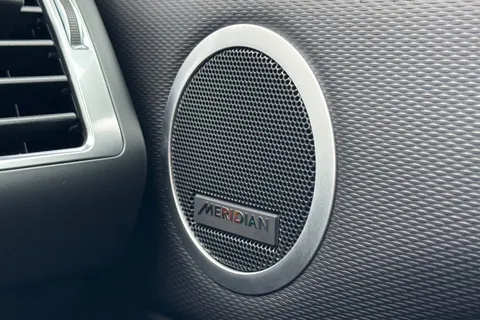 24 of 50 for Land Rover Discovery 3.0 D350 SE Commercial