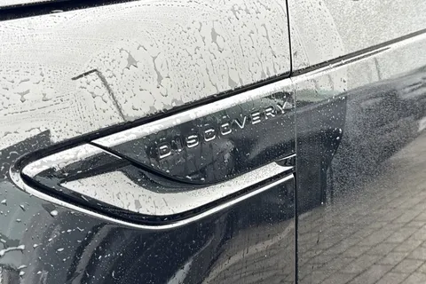 28 of 50 for Land Rover Discovery 3.0 D350 SE Commercial