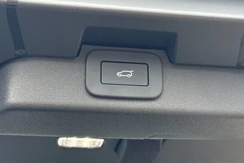 30 of 50 for Land Rover Discovery 3.0 D350 SE Commercial