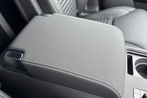 47 of 50 for Land Rover Discovery 3.0 D350 SE Commercial