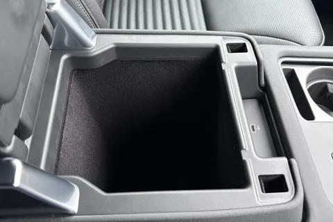 48 of 50 for Land Rover Discovery 3.0 D350 SE Commercial