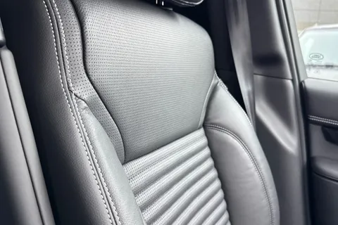 49 of 50 for Land Rover Discovery 3.0 D350 SE Commercial