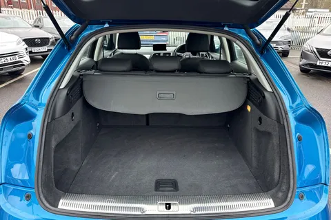 OY17XPN Audi Q3 2.0 TDI SE 5dr Thumbnail #10