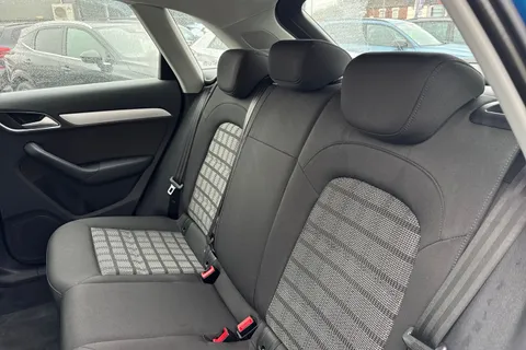 OY17XPN Audi Q3 2.0 TDI SE 5dr Thumbnail #14