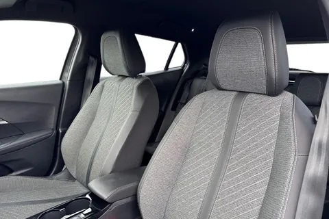 RE24WZG PEUGEOT e-2008 50kWh Allure Auto 5dr (7kW Charger) Thumbnail #16