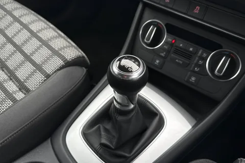 OY17XPN Audi Q3 2.0 TDI SE 5dr Thumbnail #20