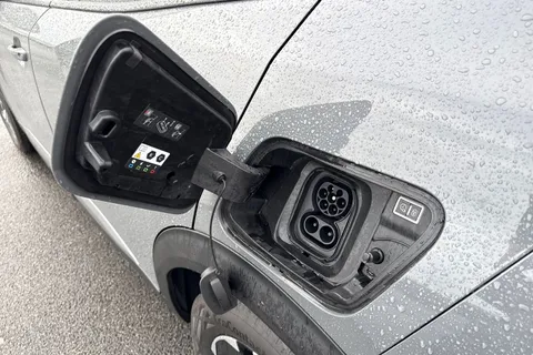 RE24WZG PEUGEOT e-2008 50kWh Allure Auto 5dr (7kW Charger) Thumbnail #26