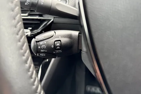 RE24WZG PEUGEOT e-2008 50kWh Allure Auto 5dr (7kW Charger) Thumbnail #30