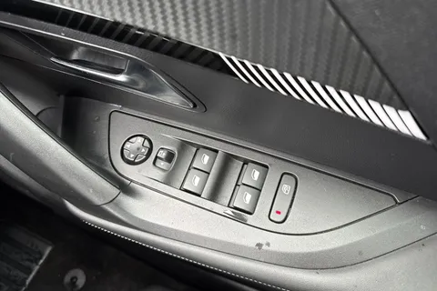 RE24WZG PEUGEOT e-2008 50kWh Allure Auto 5dr (7kW Charger) Thumbnail #31
