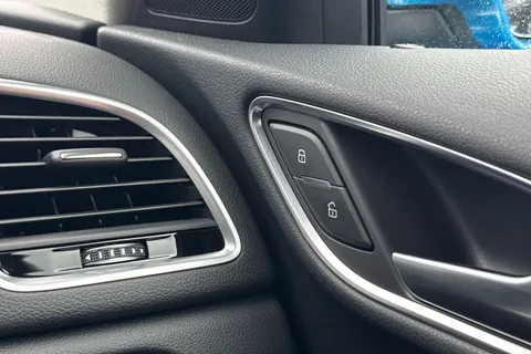 OY17XPN Audi Q3 2.0 TDI SE 5dr Thumbnail #41