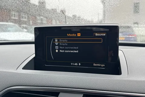 OY17XPN Audi Q3 2.0 TDI SE 5dr Thumbnail #42