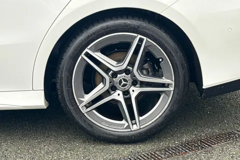 LO70VYN Mercedes-Benz Cla Class 1.3 CLA180 AMG Line (Premium Plus 2) Coupe 7G-DCT Euro 6 (s/s) 4dr Thumbnail #13