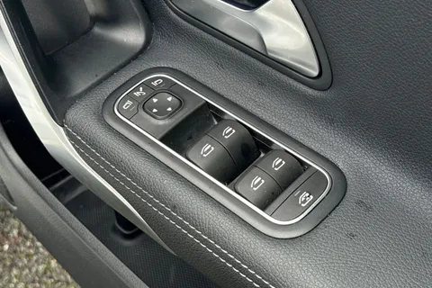 LO70VYN Mercedes-Benz Cla Class 1.3 CLA180 AMG Line (Premium Plus 2) Coupe 7G-DCT Euro 6 (s/s) 4dr Thumbnail #22