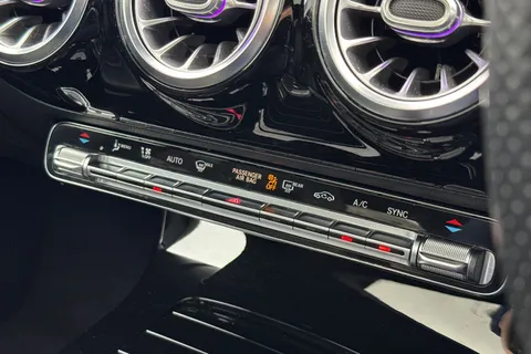 LO70VYN Mercedes-Benz Cla Class 1.3 CLA180 AMG Line (Premium Plus 2) Coupe 7G-DCT Euro 6 (s/s) 4dr Thumbnail #23