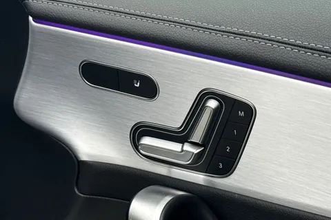 LO70VYN Mercedes-Benz Cla Class 1.3 CLA180 AMG Line (Premium Plus 2) Coupe 7G-DCT Euro 6 (s/s) 4dr Thumbnail #32