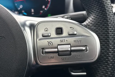 LO70VYN Mercedes-Benz Cla Class 1.3 CLA180 AMG Line (Premium Plus 2) Coupe 7G-DCT Euro 6 (s/s) 4dr Thumbnail #42