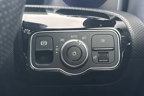 LO70VYN Mercedes-Benz Cla Class 1.3 CLA180 AMG Line (Premium Plus 2) Coupe 7G-DCT Euro 6 (s/s) 4dr Thumbnail #43