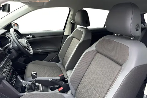 16 of 54 for Volkswagen T-Cross 1.0 TSI SEL Euro 6 (s/s) 5dr