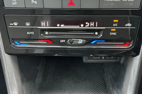 22 of 54 for Volkswagen T-Cross 1.0 TSI SEL Euro 6 (s/s) 5dr