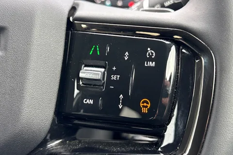 KM74EHX Land Rover Range Rover Evoque 2.0 D200 Dynamic SE 5dr Thumbnail #34