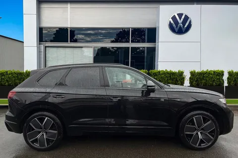 AU75NTN Volkswagen Touareg 3.0 V6 TDI 4Motion 286 Black Edition 5dr Tip Auto | Tow Bar | Area View Cam Thumbnail #4