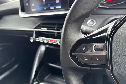 DE23FGV PEUGEOT 2008 1.2 PureTech Active Premium + Euro 6 (s/s) 5dr Thumbnail #38