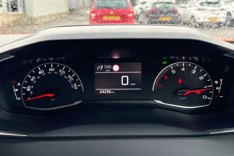 DE23FGV PEUGEOT 2008 1.2 PureTech Active Premium + Euro 6 (s/s) 5dr Thumbnail #43