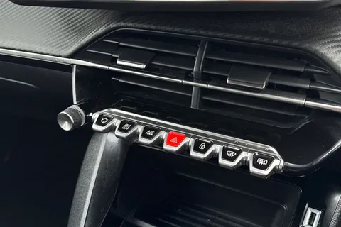 DE23FGV PEUGEOT 2008 1.2 PureTech Active Premium + Euro 6 (s/s) 5dr Thumbnail #55