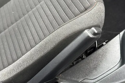 DE23FGV PEUGEOT 2008 1.2 PureTech Active Premium + Euro 6 (s/s) 5dr Thumbnail #57