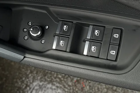  Audi S3 2.0 TFSI Black Edition Sportback S Tronic quattro Euro 6 (s/s) 5dr Thumbnail #21