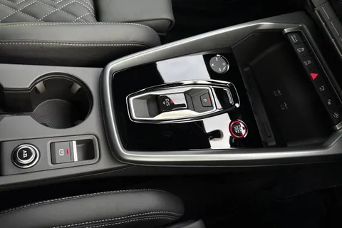  Audi S3 2.0 TFSI Black Edition Sportback S Tronic quattro Euro 6 (s/s) 5dr Thumbnail #23