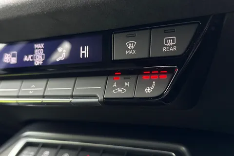  Audi S3 2.0 TFSI Black Edition Sportback S Tronic quattro Euro 6 (s/s) 5dr Thumbnail #40