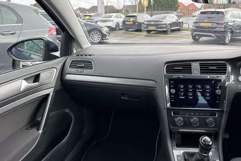 CY18JEJ Volkswagen Golf 1.5 TSI EVO SE 5dr ⭐Panoramic Sunroof, 1 Year VW Warranty⭐ Thumbnail #16