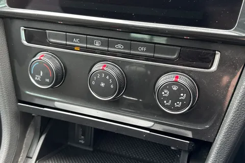 CY18JEJ Volkswagen Golf 1.5 TSI EVO SE 5dr ⭐Panoramic Sunroof, 1 Year VW Warranty⭐ Thumbnail #20